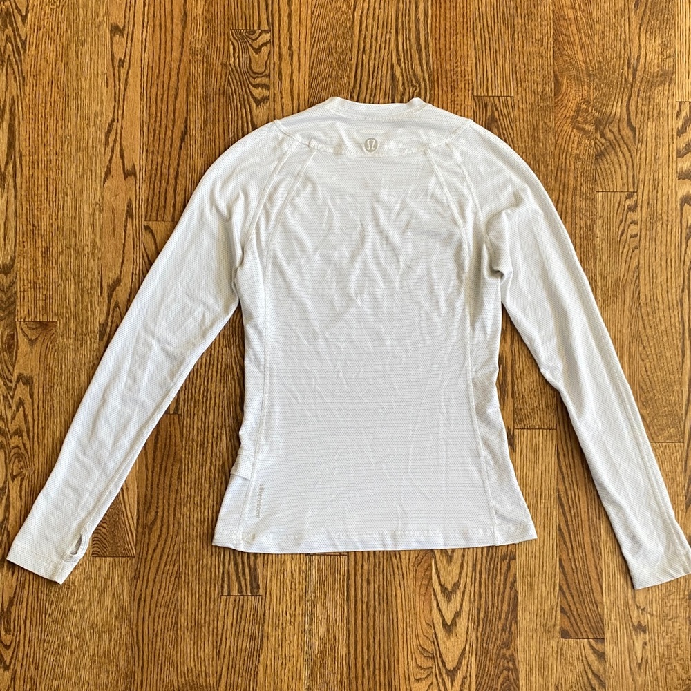 White with tiny grey polka dots Lululemon long sleeve with silverescent, XS/S - Picture 10 of 13